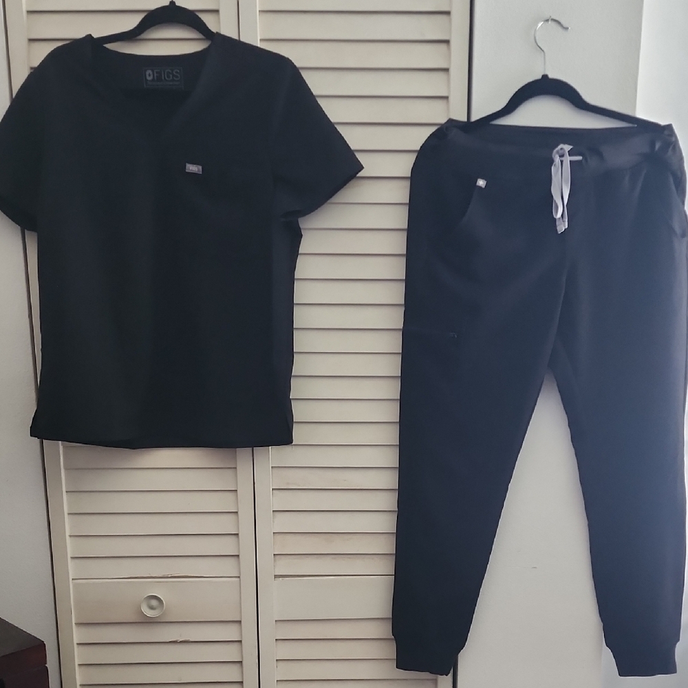 Figs Black Pocket Detail Apparel. Medium CATARINA TOP AND JOGGER SETS